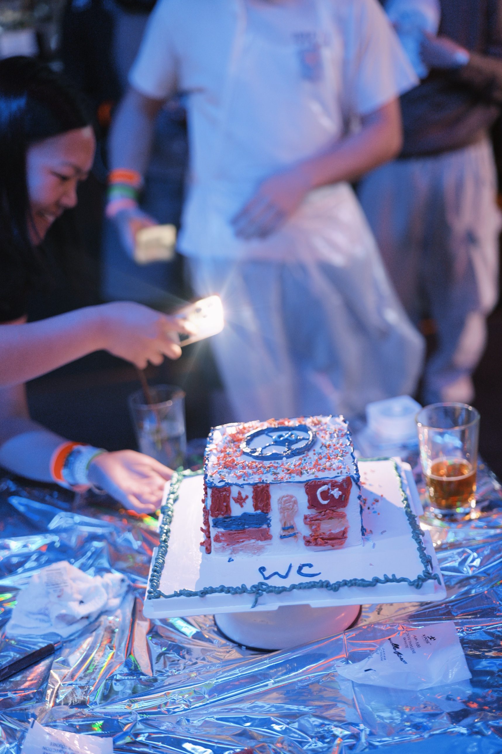 Decorating a cake by hand at HoneyMe Bakery & Cafe